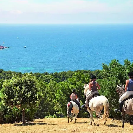 Cap Esterel Sport Et Nature, Dans Village Pierres Et